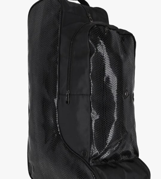 A breathable rucksack with a large main compartment and practical pockets.
