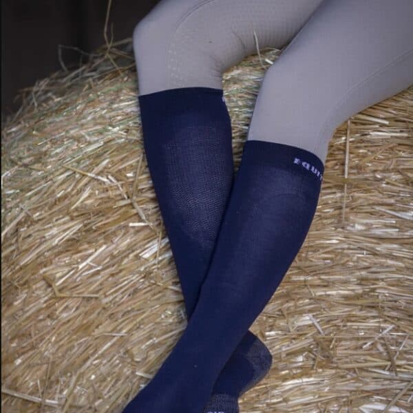 High-quality IPPEAS sports socks, suitable for everyday wear and sporting activities.